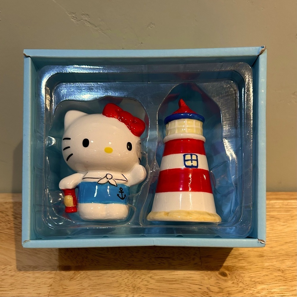 Hello Kitty Nautical Ceramic Salt and Pepper Shaker Set Made By Sanrio. NWTS - Picture 2 of 6